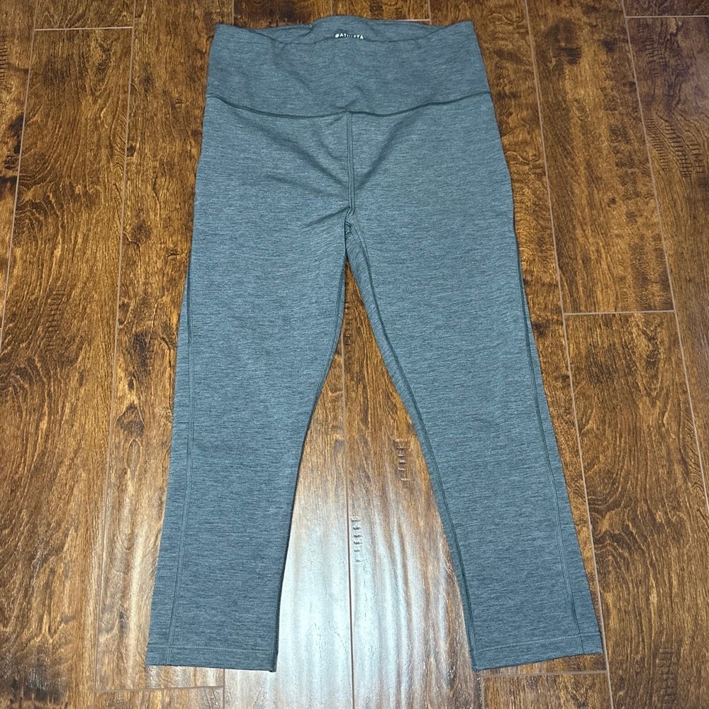 Athleta Ultimate Stash Pocket Capri Gray Size Small Women Legging